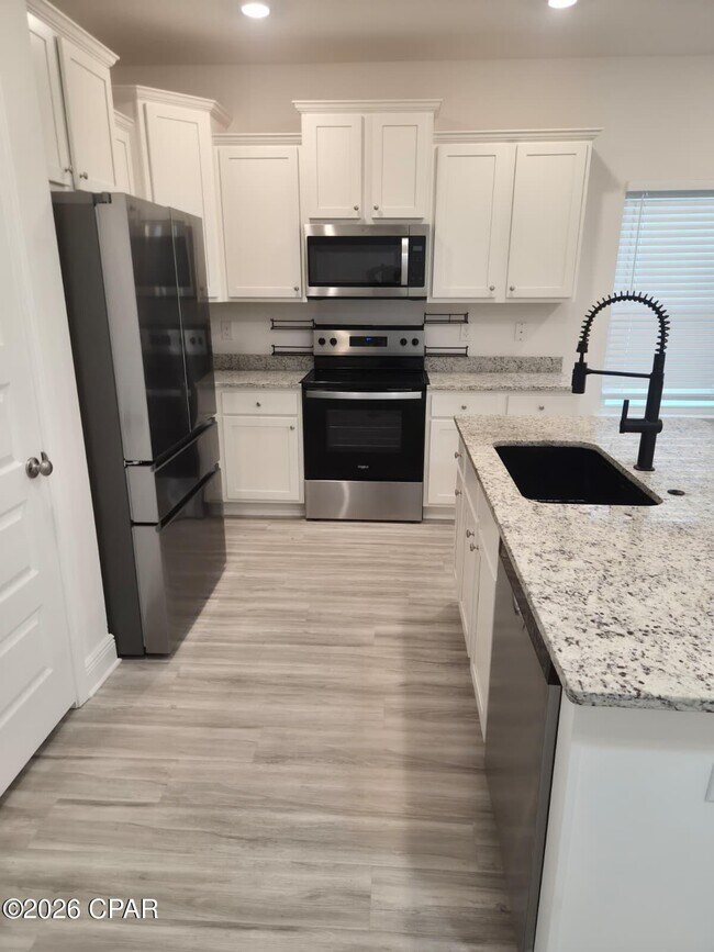 Building Photo - 460 Melrose Wy