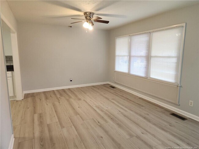 Building Photo - 3923 Glenridge Rd