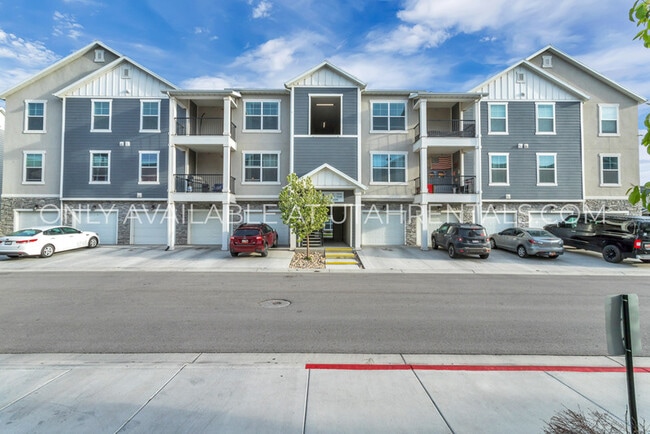 Building Photo - 42 W Silver Springs Dr