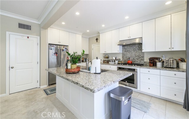Building Photo - 112 Crescent Moon