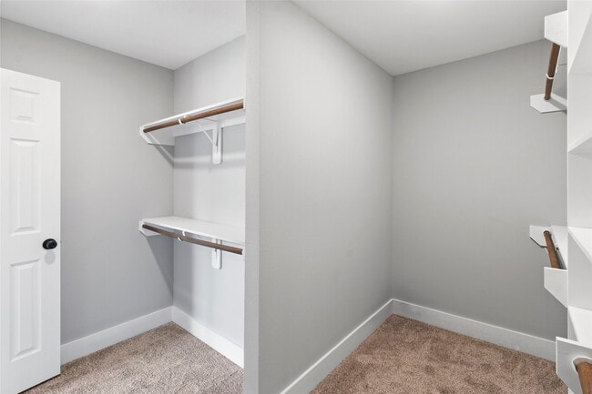 Building Photo - 9946 Lanewell St