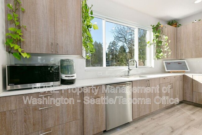 Building Photo - 7229 Turquoise Dr SW