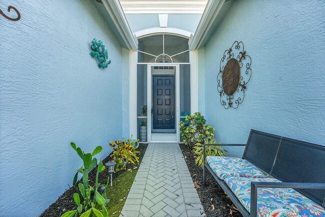 Building Photo - 515 SW Indian Key Dr