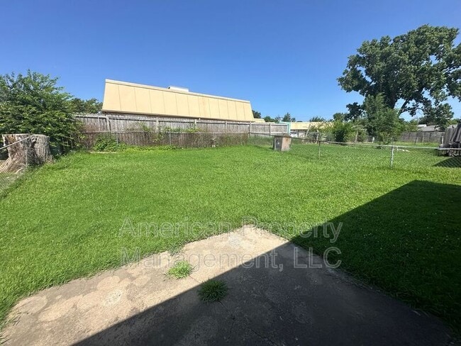 Building Photo - 2426 S 83rd E Ave
