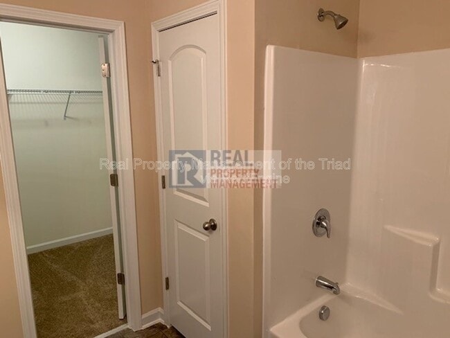 Building Photo - 3916 Mountainridge Dr