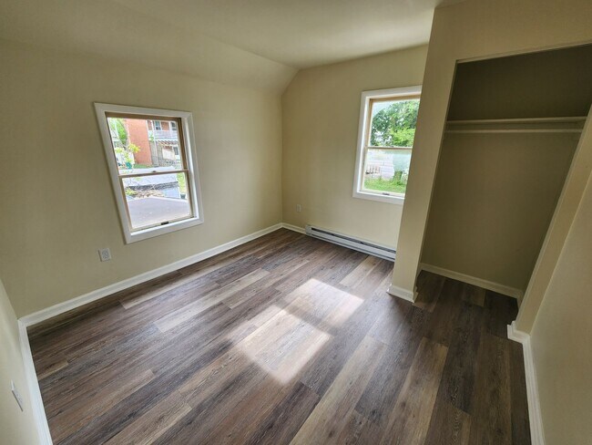 Building Photo - 383-385 Tolbert Avenue