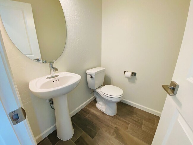 Building Photo - $2,395 Alluvial & Fowler, 3 Bedroom Home -...