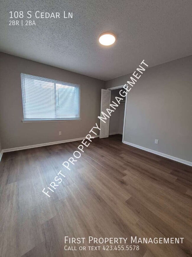 Building Photo - 108 S Cedar Ln