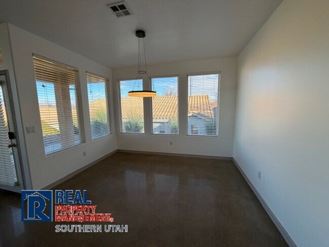 Building Photo - 2 weeks free if moved in by March 2nd!!!