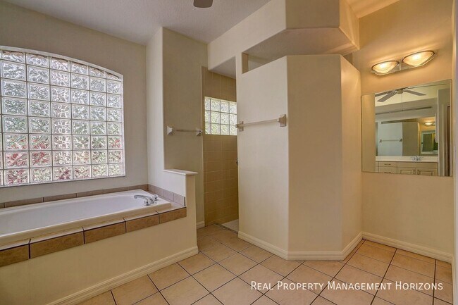Building Photo - 143 Mill Run E