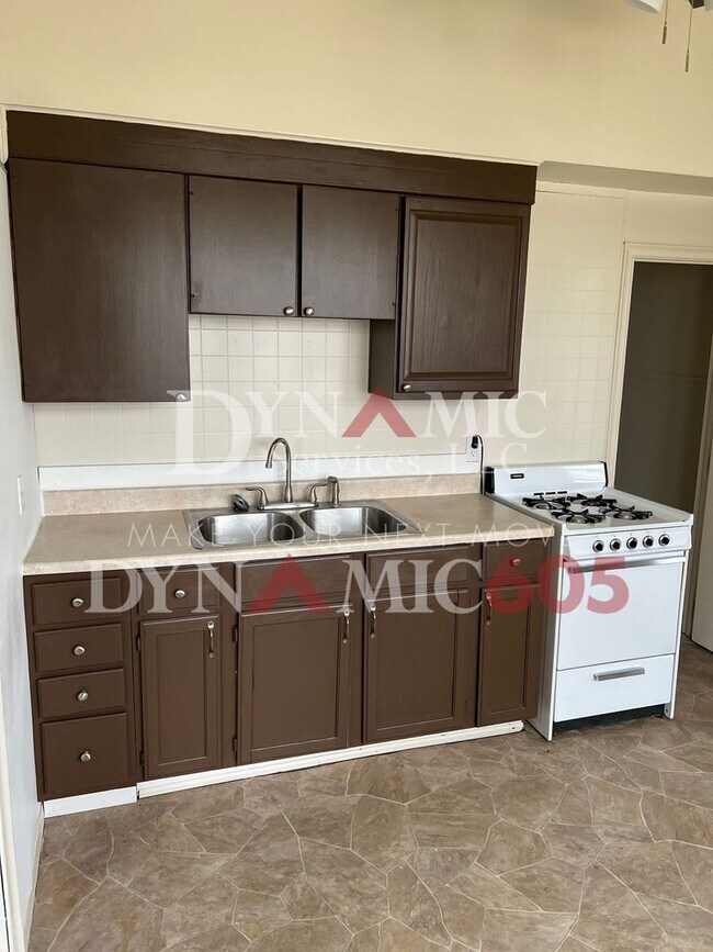 Building Photo - 1BR/1BA Apartment in Multi-Family Unit