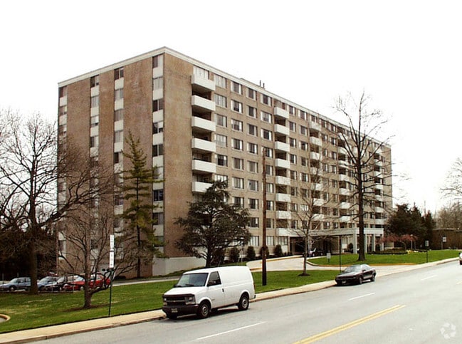 Building Photo - Park Towers East