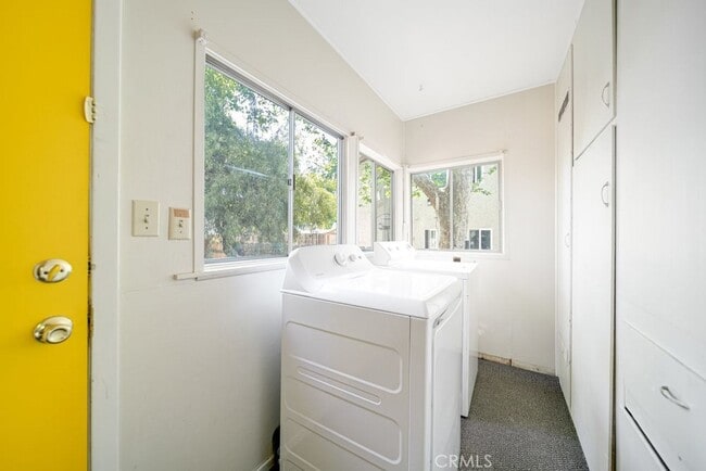 Building Photo - Charming 3 bed 2 bath home with bonus room...