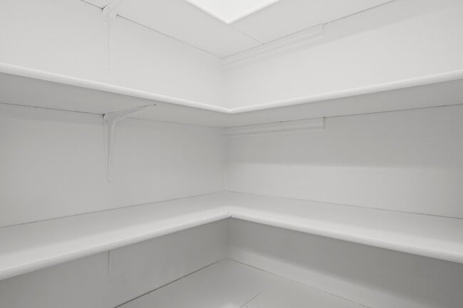 Building Photo - Cline