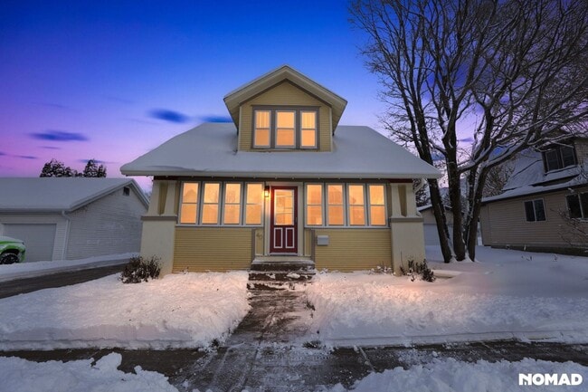 Building Photo - 40 W Lewis St