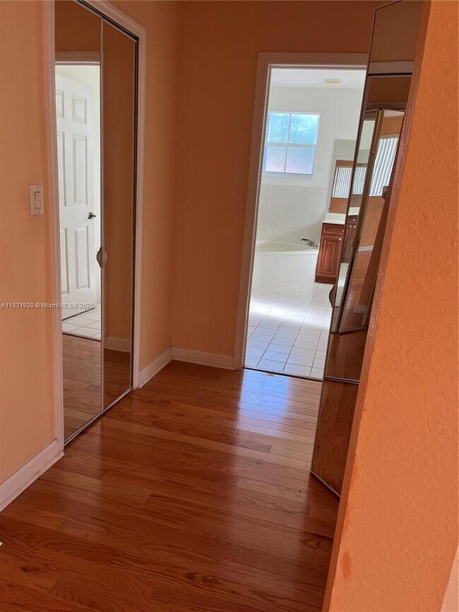Building Photo - 9140 SW 153rd Ave