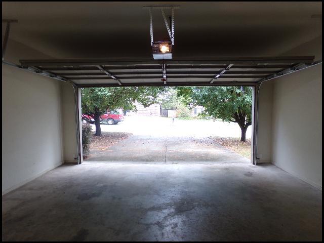 Building Photo - 303 Hidden Meadows Dr