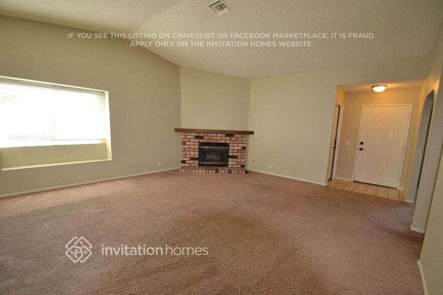 Building Photo - 318 W 10th Pl