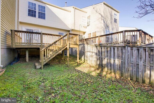 Building Photo - 9307 Vanguard Ct