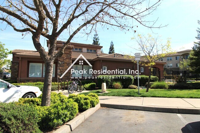 Building Photo - Wonderful 2bd/2ba Folsom Condo with 1 Car Garage!