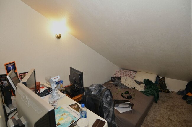Building Photo - University Meadows Condo For Rent