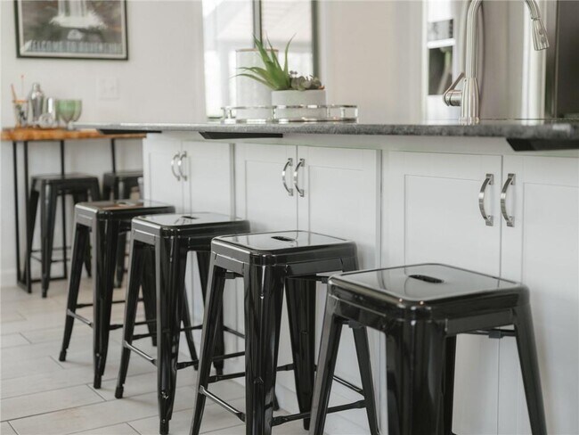 Building Photo - 2 Southport Ln