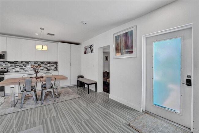 Building Photo - 1732 NE 173rd St