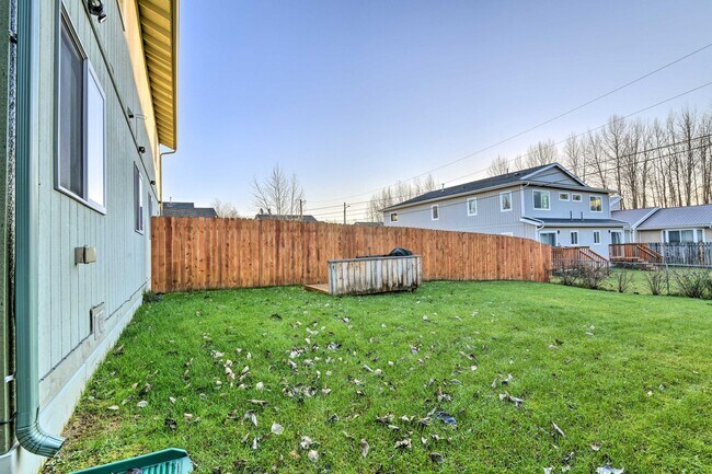 Building Photo - 2432 Glacier St