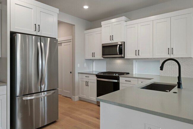 Building Photo - 20852 SE Denver Dr