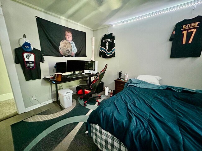 Building Photo - 5 Bedrooms for 2026-27 School Year