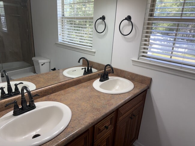 Building Photo - 36 Country Walk Dr