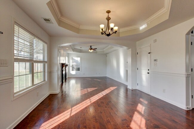 Building Photo - Stunning Five Bedroom With Hardwoods, Fireplace and Covered Patio in Sunset Meadows