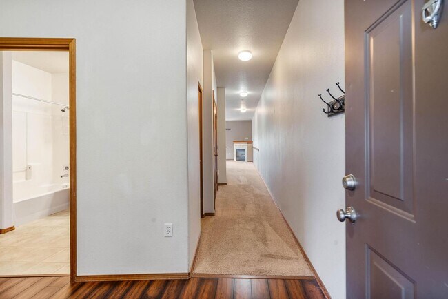 Building Photo - Immaculate 2-bdrm/2-bath, 2nd-floor, corner-unit condo in Bethany Village.  In-unit laundry, deed...