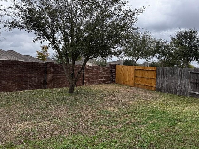 Building Photo - 18122 Glenlyon Dr