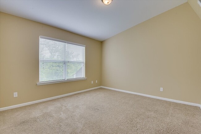Building Photo - 4 Bedroom 2.5 Bath in Crawford Creek