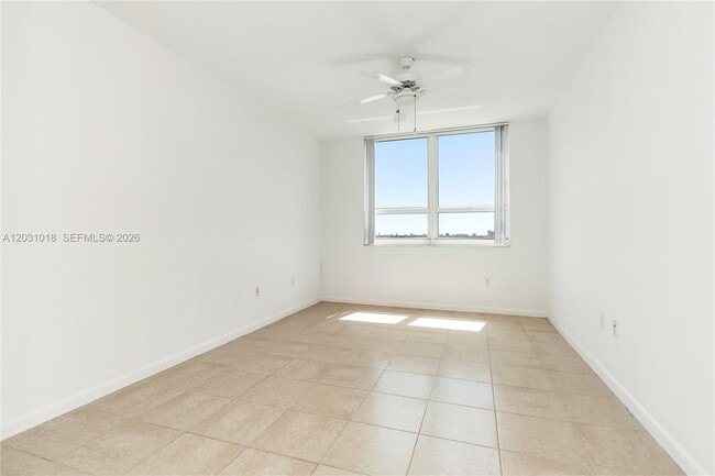 Building Photo - 2000 N Bayshore Dr
