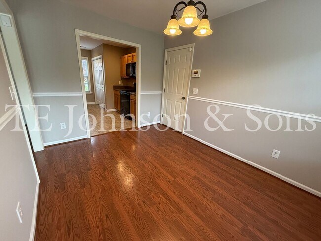 Building Photo - Charming 3-Bedroom Home with Modern Comfor...