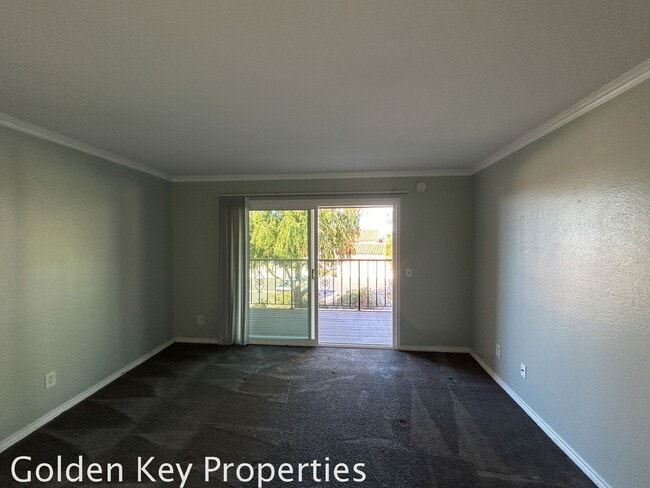 Building Photo - Welcome to this charming 2-bedroom, 2-bathroom downstairs end unit in Alta Mira in Carlsbad!!