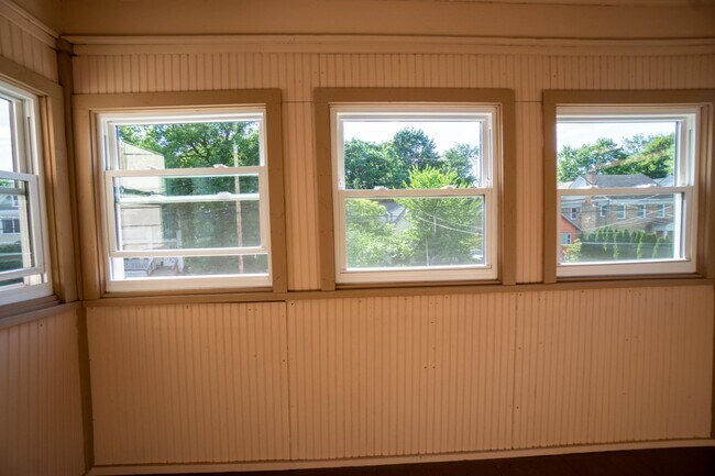 Building Photo - 229 Fellows Ave