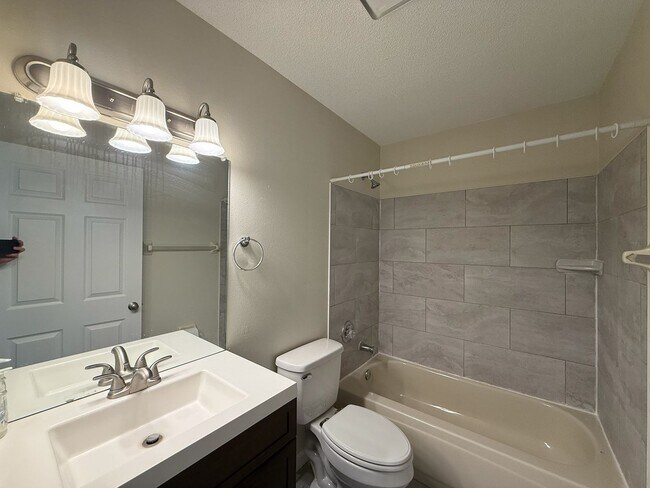 Building Photo - 4719 Silver Cir