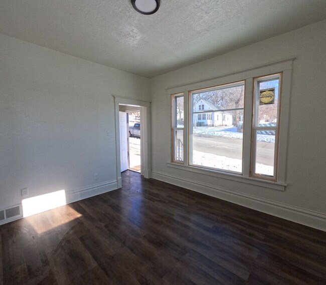 Building Photo - 1305-07 McDonald RENT/RENT-T0-OWN