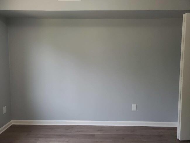 Building Photo - 1/2 off 1st months Rent move in special!!!...