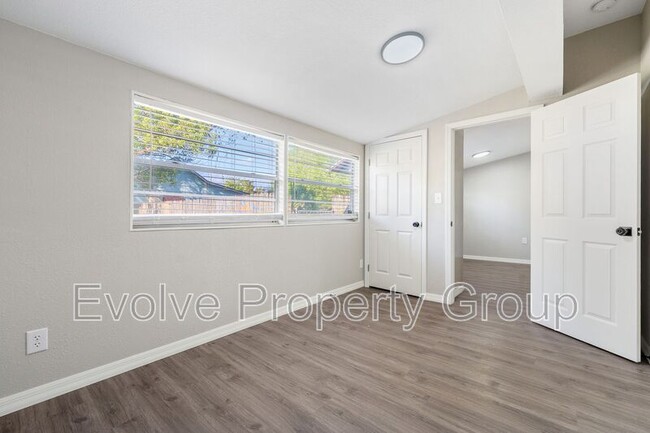 Building Photo - 1521 Massachusetts Ave