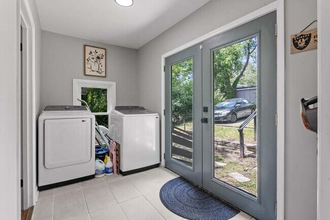 Building Photo - 3474 Lockwood Cir