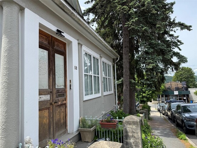 Building Photo - 12 Villard Ave