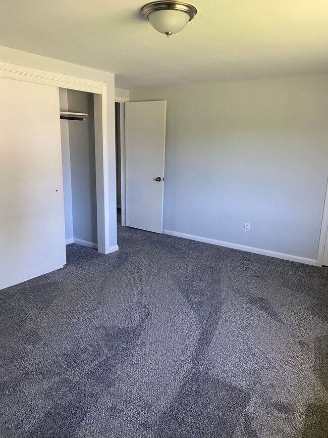 Building Photo - Shenango Twp School District-Town Home