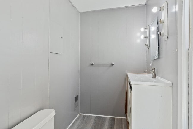 Building Photo - 213 Fletcher Ave