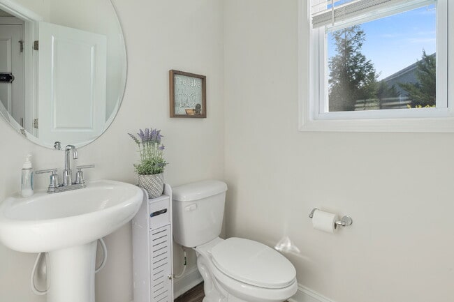 Building Photo - 3 bedroom 2.5 Townhouse with Office in Lak...