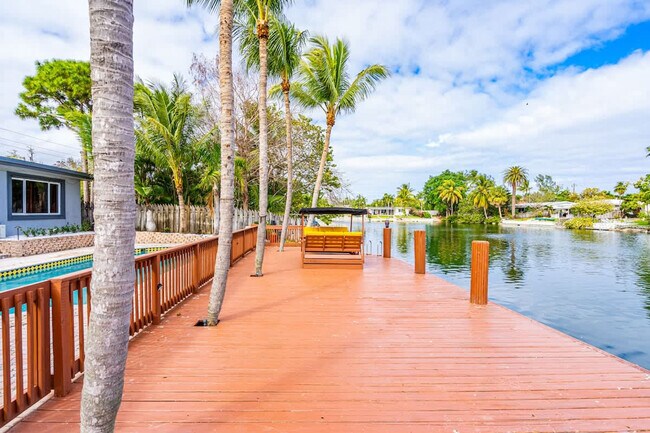 Building Photo - 1712 NE 18th Ave