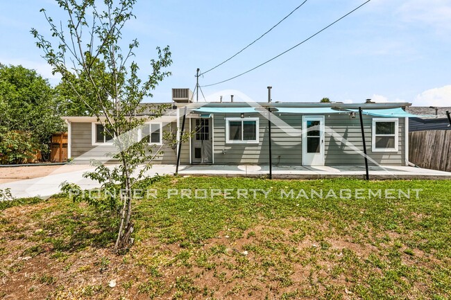 Building Photo - Spacious Home with Office and Fenced Yard